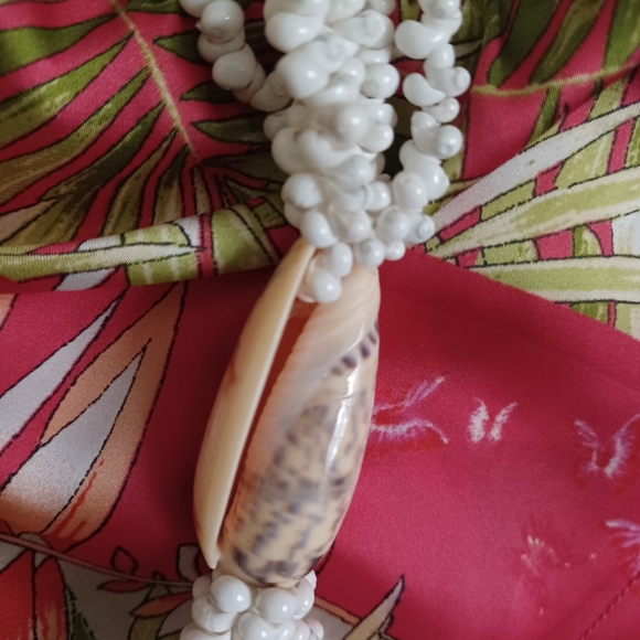 Shell necklace - Picture 2 of 4